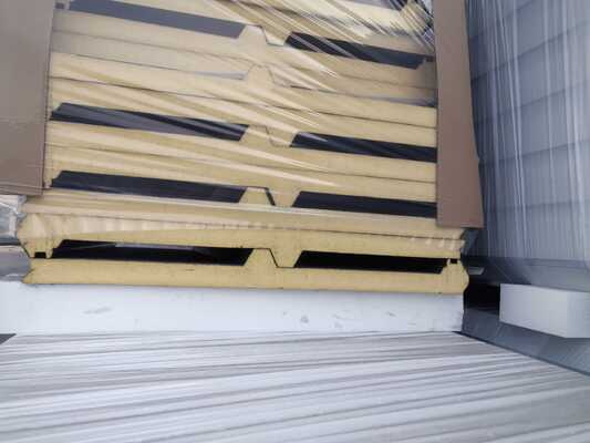 Kalite  Fire Resistance Class B1 PIR Roof Panels with Customizable Length Up To 11960 Meters and Thermal Conductivity ≤0.02W/m·K Fabrika