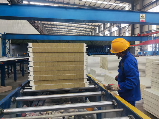Ateş geçirmez ısı yalıtımı PU Panel Duvar / PU Duvar Paneli Korrozyona Karşı Tahta İnşaat için