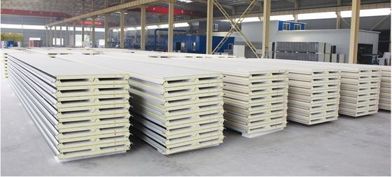 Özelleştirilebilir 100mm PU Sandwich Çatı Paneli Üstün Isı ve Ses İzolasyonu
