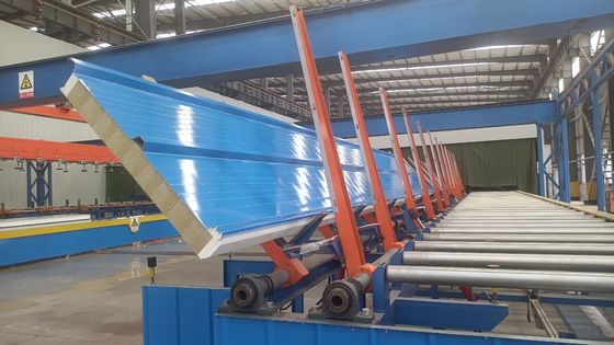 Ses yalıtımı ile özelleştirilebilir renk sandviç çatı paneli