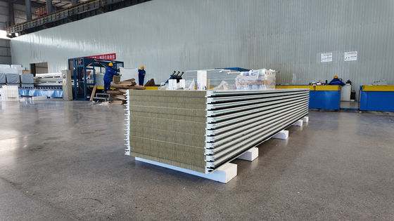 Yüksek Kalite 75mm Dekoratif PU Sandviç Paneli Kaya Yünü İzolasyon Özellikleri