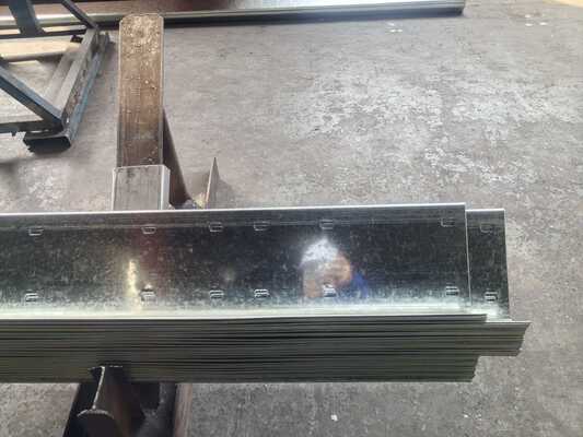 Yapısal Destek İçin Özel Uzunluklu ve 195/235/355 Çelik Tipli Sıcak Daldırma Galvanizli Metal Bina Aşıkları
