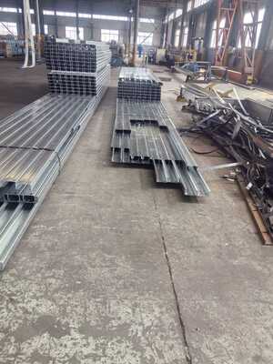 Özel Uzunluklı Hot Dip Galvanize Metal Bina Purlin Ticari Çelik Çerçeve Binalar için C / Z Şeklinde