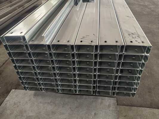 Üstün Dayanıklılık İçin Özelleştirilebilir Uzunluk ve 40-275g Çinko Kaplamalı Sıcak Daldırma Galvanizli Metal Bina Aşıkları