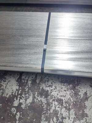 Üstün Dayanıklılık İçin Özelleştirilebilir Uzunluk ve 40-275g Çinko Kaplamalı Sıcak Daldırma Galvanizli Metal Bina Aşıkları